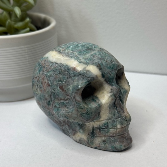 Mariposite Stone Skull - Picture 1 of 10